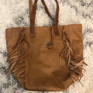 Leather tote bag with fringe